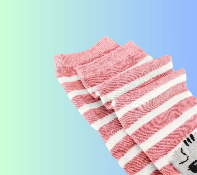 A Chaussettes rayées rose et blanc Chat Cœur
