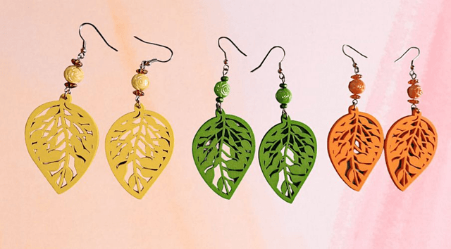 C Boucles d'Oreille Feuille Bleue