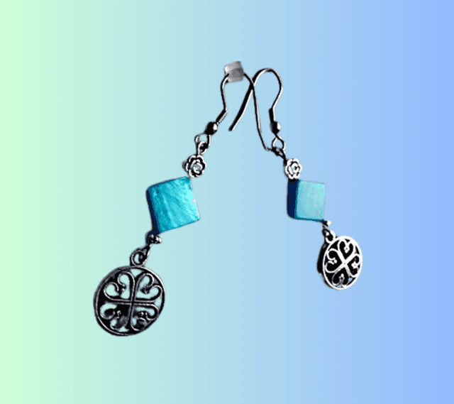 A Boucles d&#039;Oreille Cœurs Celtiques Bleu