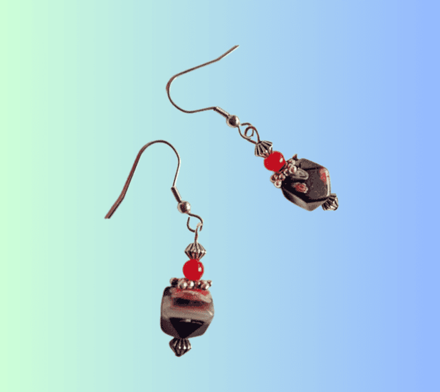 A Boucles d&#039;Oreille Facétie Rouge